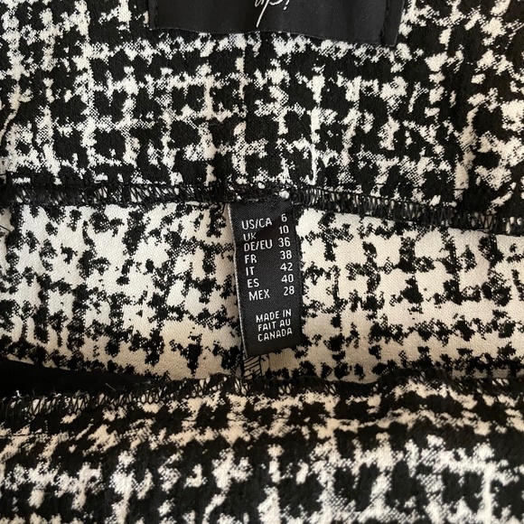 SALE: Up! Ankle Pant - pull-on, B&W with Pearl Button Accent - Picture 9 of 10